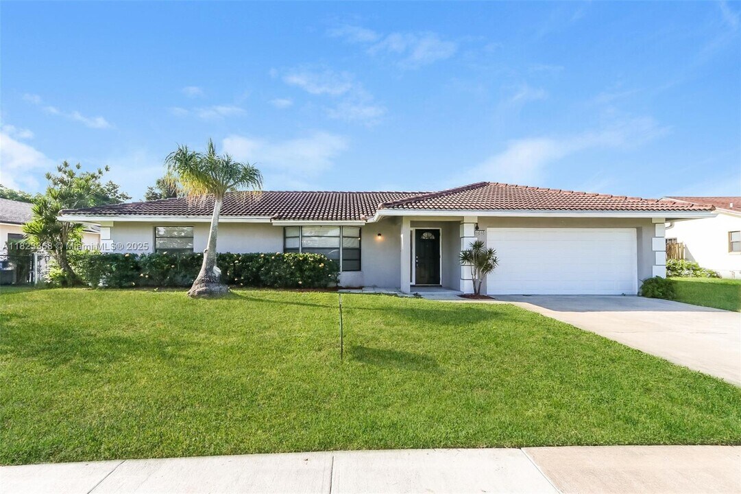 11646 Anhinga Dr in Wellington, FL - Building Photo