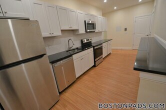 35 Brookline St, Unit 2 in Cambridge, MA - Foto de edificio - Building Photo