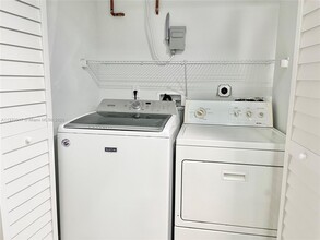 430 NW 51st Ave-Unit -Front in Miami, FL - Building Photo - Building Photo