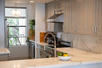 425 E Ocean Blvd, Unit 320 in Long Beach, CA - Building Photo - Building Photo