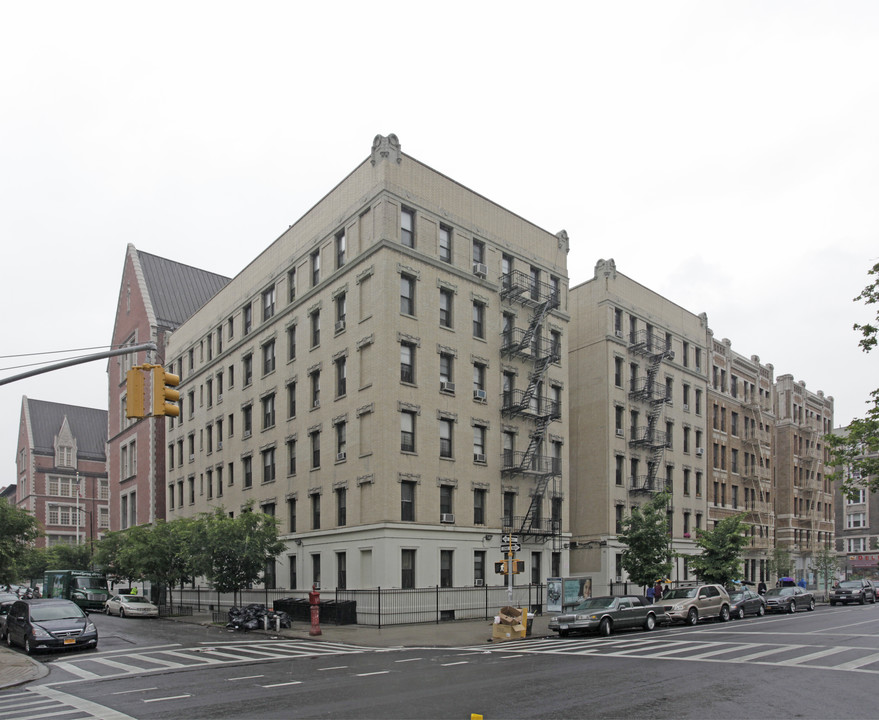 1880-1886 Adam Clayton Powell Jr Blvd in New York, NY - Foto de edificio