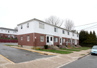 Londonberry Gardens Apartments in New London, CT - Building Photo - Building Photo