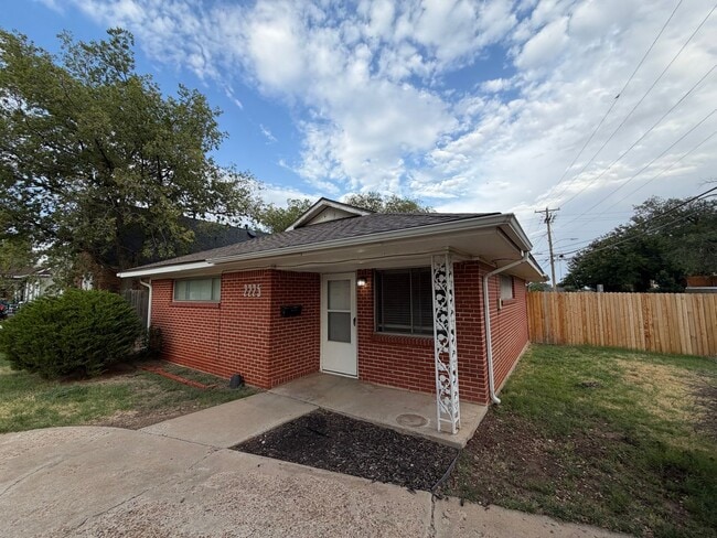 property at 2225 S Tyler St