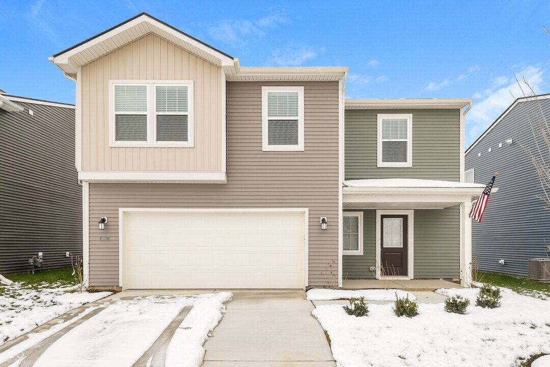 11815 Moorfield Ln in Indianapolis, IN - Building Photo