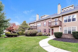 654B Woodford Ln in Yardley, PA - Building Photo