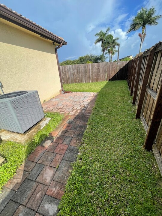 100 SE 36th Ave, Unit 1 in Homestead, FL - Building Photo