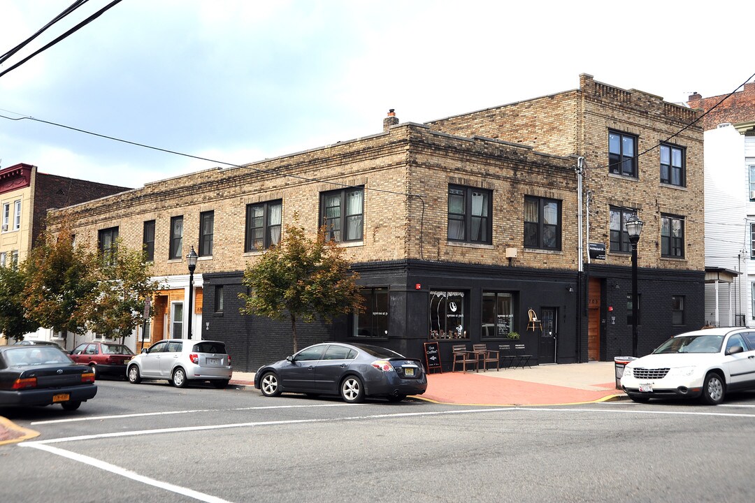 Park Ave in Union City, NJ - Building Photo