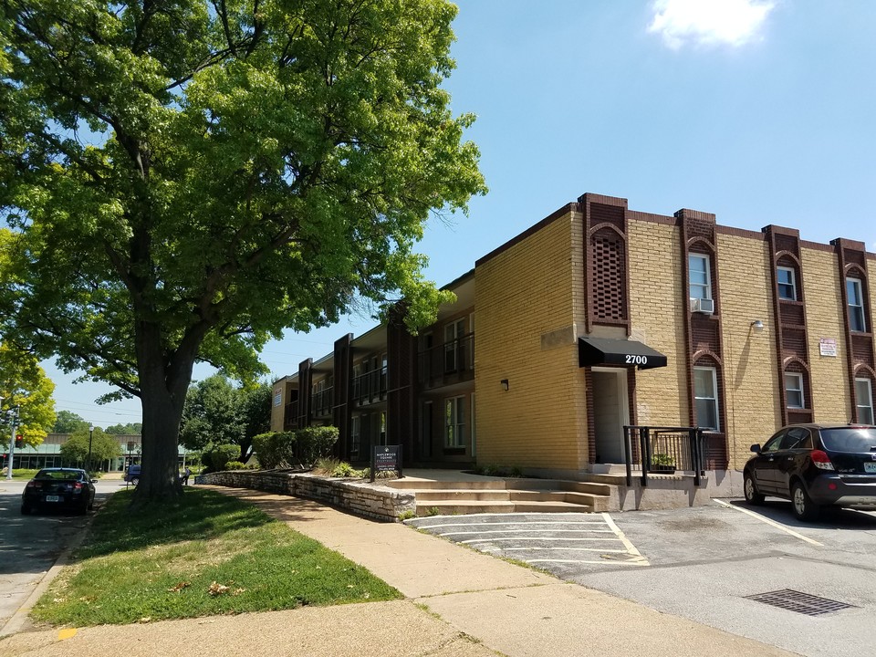 Maplewood Square Apartments in Maplewood, MO - Building Photo