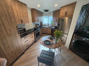 818 SE 4th St, Unit 205 in Fort Lauderdale, FL - Foto de edificio - Building Photo