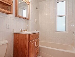 24 Burnside Ave, Unit 24 in Somerville, MA - Building Photo - Building Photo