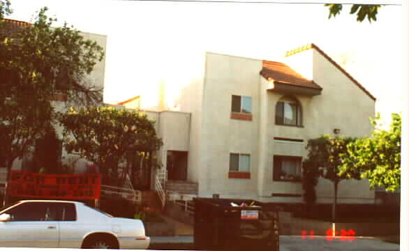 210 W Garfield Ave in Glendale, CA - Foto de edificio