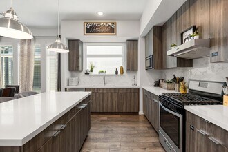 5815 Fairdale Ln in Houston, TX - Building Photo - Building Photo