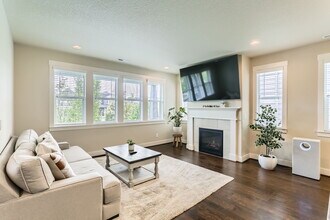 12967 SW River Terrace Blvd in Tigard, OR - Building Photo - Building Photo