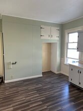 50 Thompson St, Unit 2 in New Bedford, MA - Foto de edificio - Building Photo
