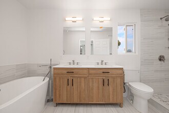 292 Chapalita Dr in Encinitas, CA - Foto de edificio - Building Photo