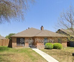 1112 Concord Dr in Mansfield, TX - Building Photo