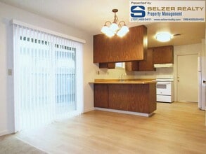 340-344 El Rio Ct in Ukiah, CA - Building Photo - Building Photo