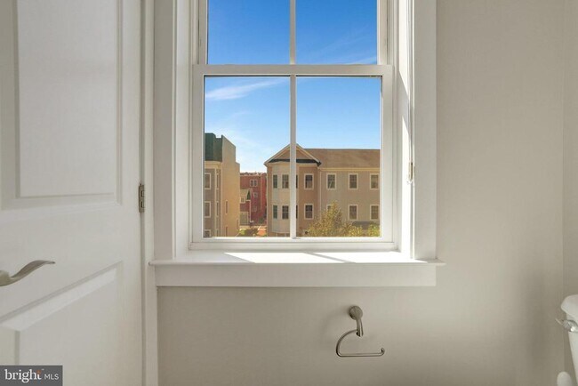 716 Annie Rose Ave in Alexandria, VA - Building Photo - Building Photo