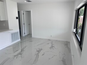 431 NE 58th Ct in Fort Lauderdale, FL - Building Photo - Building Photo