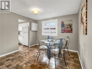 267 Kingswood Dr in Kitchener, ON - Building Photo - Building Photo