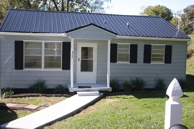 922 Clark St in Bristol, VA - Building Photo - Building Photo