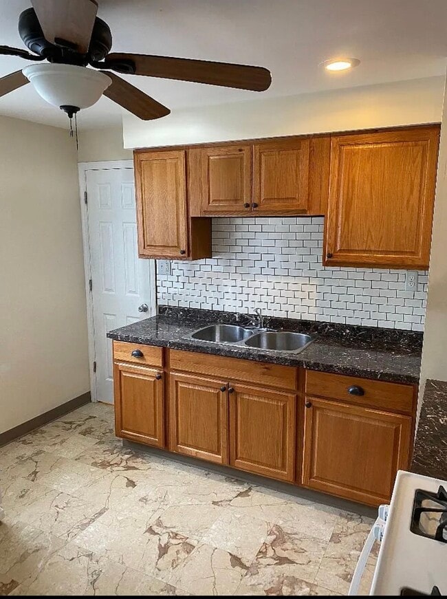 1 Traymore St, Unit 1