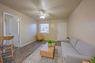 University View Denton in Denton, TX - Building Photo