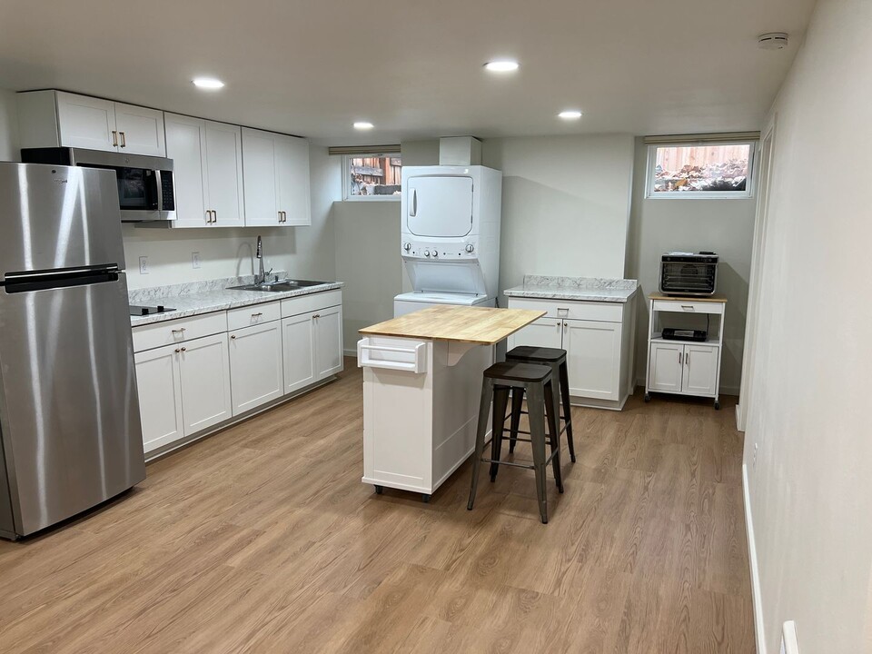 841 Red Apple Rd in Wenatchee, WA - Building Photo