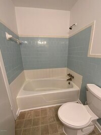 5 McArthur Dr photo'