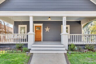 1050 Tilden St NW, Unit B in Atlanta, GA - Building Photo - Building Photo