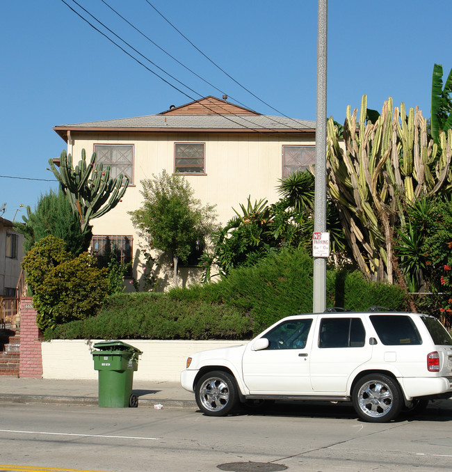 665-669 Silver Lake Blvd in Los Angeles, CA - Building Photo - Building Photo