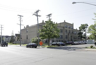 Madison Apartments in Minneapolis, MN - Foto de edificio - Building Photo