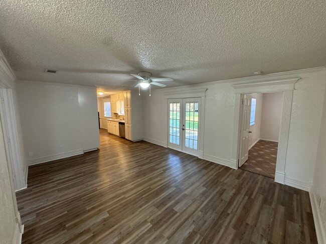 2012 Hurstview Dr in Hurst, TX - Foto de edificio - Building Photo