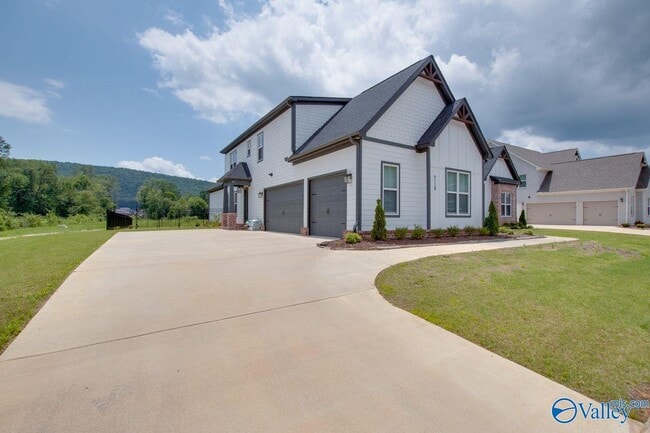 6128 Pembrook Pond Pl SE in Owens Cross Roads, AL - Building Photo - Building Photo