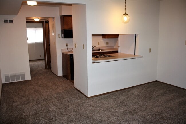 415 S Haverhill Rd, Unit 102 in El Dorado, KS - Foto de edificio - Building Photo