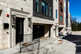 Towns On Fifth in Pittsburgh, PA - Building Photo - Building Photo