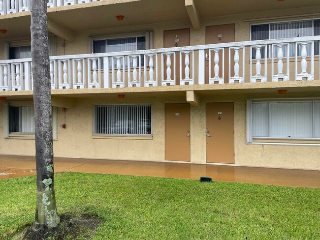 100 Village Green Cir E in Palm Springs, FL - Building Photo - Building Photo