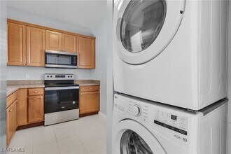 6091 Lakefront Dr in Ft. Myers, FL - Building Photo - Building Photo