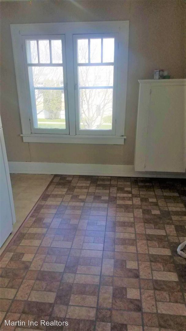 808 W 2nd St in Waterloo, IA - Building Photo - Building Photo