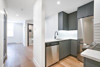 2235 Prud'homme Av in Montréal, QC - Building Photo - Building Photo