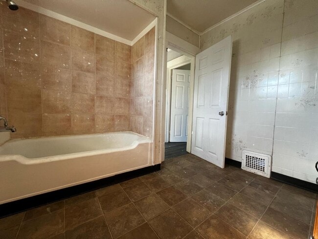 property at 1411 Laiblin Pl NE