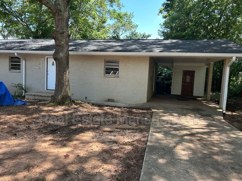 220 E Central Ave in Griffin, GA - Building Photo