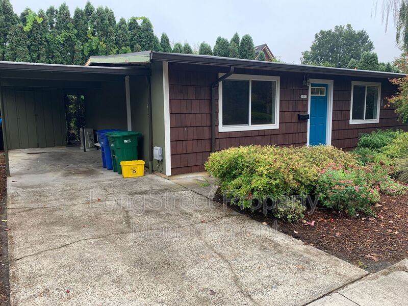 1012 NE Skidmore St in Portland, OR - Foto de edificio