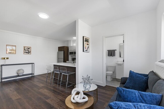 1555 W Hollywood Ave in Chicago, IL - Building Photo - Building Photo