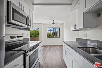 12033 Goshen Ave in Los Angeles, CA - Building Photo - Building Photo