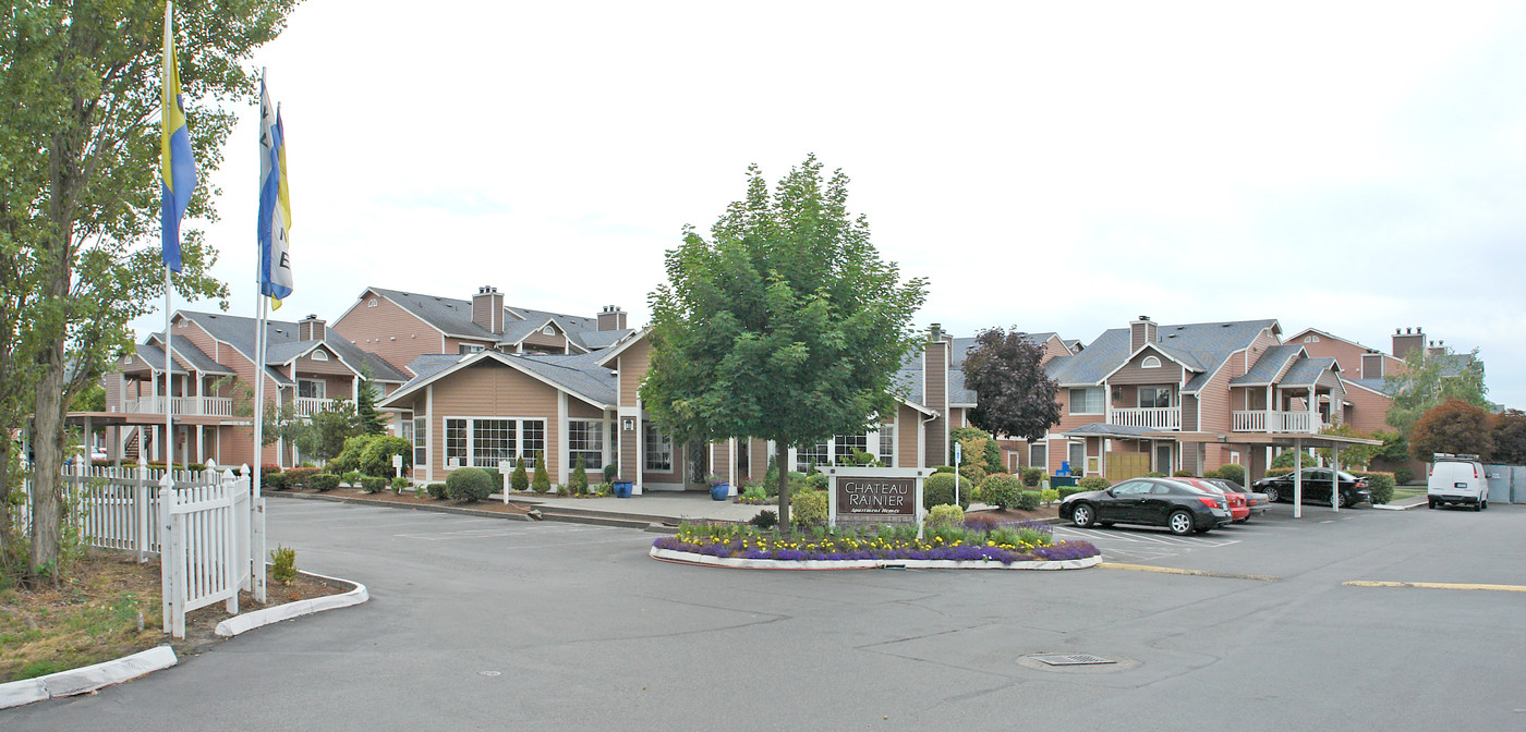 Chateau Rainier Apartments in Fife, WA - Foto de edificio