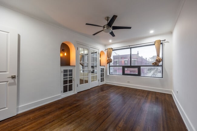 3716 W Belmont Ave, Unit 2E in Chicago, IL - Foto de edificio - Building Photo