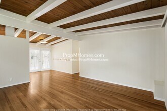 1885 SW Wellington Ave in Portland, OR - Building Photo - Building Photo