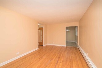 2718 W Farragut Ave in Chicago, IL - Building Photo - Building Photo