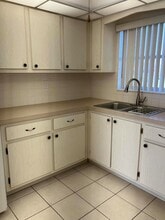 2556 Dudley Dr E in West Palm Beach, FL - Building Photo - Building Photo